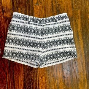 Shorts women’s size 6 new geometric pattern